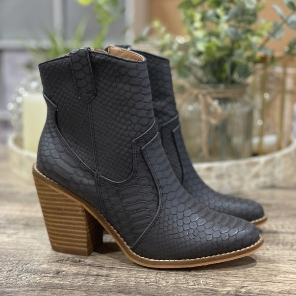 Shoes - Gray Western Cowboy Chunky Heel Ankle Boots
